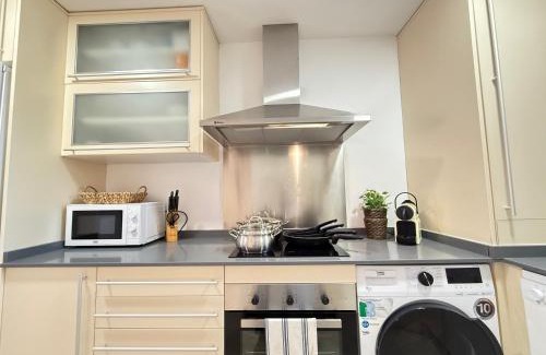 Nueva Milla de Oro Apartamento | Sunny 2Bed Resort Style Apartment New Golden Mile Estepona FREE PARKING WIFI & AIRCON