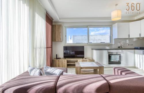 San Gwann Apartamento | Sunny 2BR Penthouse with Spacious Rooftop Terrace by 360 Estates