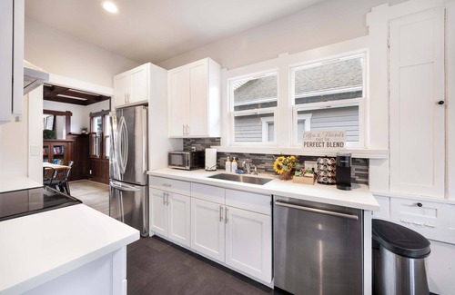 Wallingford Apartamento | Sunny 3BR Home Near UW & Children Hospital | Gym