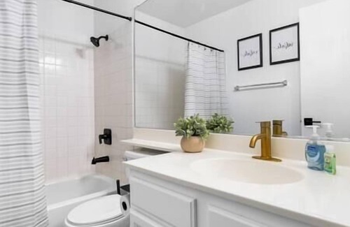 North Las Vegas Casa | ❤️Sunny 3BR Pool House w/ Pool Table and Spa in NLV