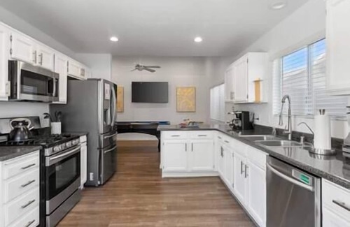 North Las Vegas Casa | ❤️Sunny 3BR Pool House w/ Pool Table and Spa in NLV