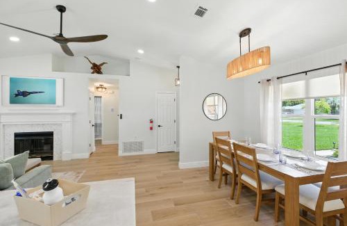 Gulf Breeze Casa | Sunny 3BR with Hot Tub & Game Room Home