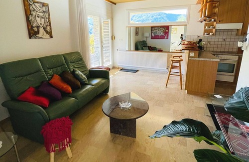 Caslano Apartamento | Sunny 4-room apartment with large palm terrace. Lake view