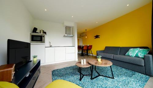 Eindhoven City Center Apartamento | Sunny 45m2 Penthouse with Balcony and Terrace - R65C