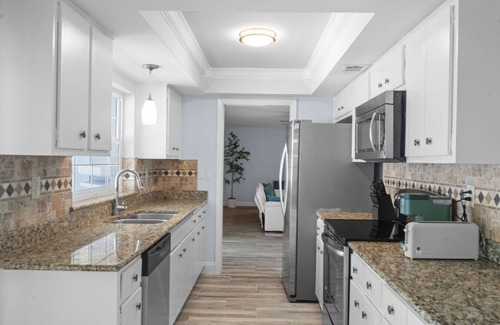Bay Crest Park Casa | Sunny 4BR Home w/Pool & Indoor‑Outdoor Patio