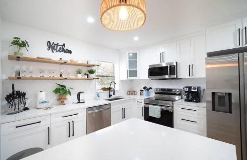 Meadowlawn Casa | Sunny 4br Stpete Getaway Home