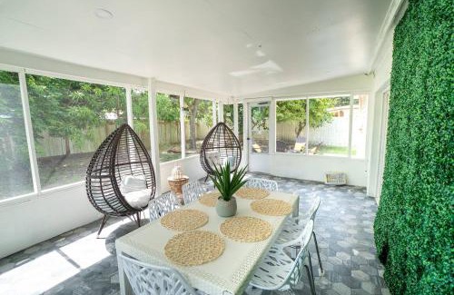 Meadowlawn Casa | Sunny 4br Stpete Getaway Home