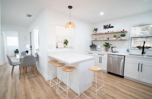 Meadowlawn Casa | Sunny 4br Stpete Getaway Home