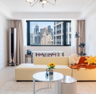Huangpu Apartamento | Sunny Abode-Bund view apartment 300m from Yu Garden Modern luxury 3-bedroom, 2-bathroom residence