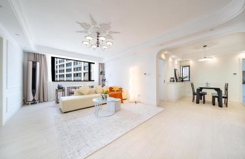 Huangpu Apartamento | Sunny Abode-Bund view apartment 300m from Yu Garden Modern luxury 3-bedroom, 2-bathroom residence