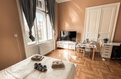 Szentimrevaros Apartamento | Sunny and Calm Apartment Central Buda