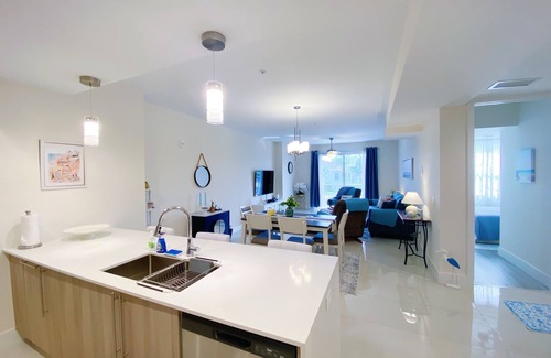 Majestic Palms Condominio | Sunny and Serene 2 Bed 2 Bath Furnished Beach Condo