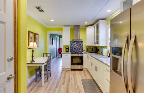 Apalachicola Cabaña | Sunny Apalachicola Vacation Rental with Deck!