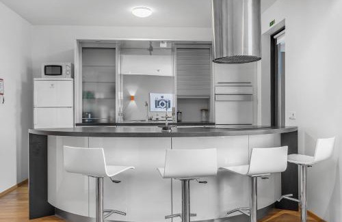 Vesturbær Apartamento | Sunny Apartment - By the Sea in City Center