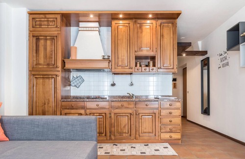 Ragoli Apartamento | Sunny apartment in Giuma with mountain views and balcony