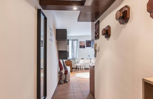 Ragoli Apartamento | Sunny apartment in Giuma with mountain views and balcony