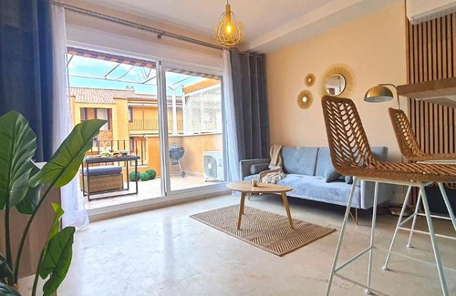 Marina de Casares Apartamento | Sunny Apartment Playa Ancha