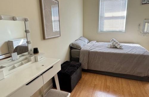 The Heights Casa | Sunny Apt by the park Mins away from midtown New York