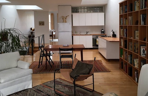 Bolton Hill Apartamento | Soleado apartamento lleno de arte en el área histórica de Bolton Hill de Baltimore