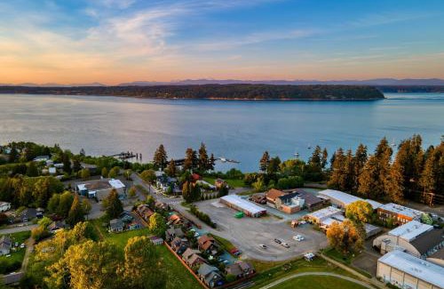 Langley Casa | Sunny Backyard Fireplace Coastal Access in Peaceful Neighborhood Near Shopping