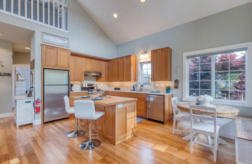 Langley Casa | Sunny Backyard Fireplace Coastal Access in Peaceful Neighborhood Near Shopping
