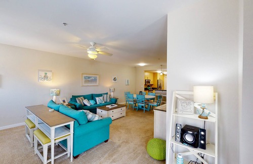 Sandbridge Condominio | Sunny beach condo with washer/dryer, pool & gym
