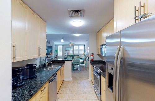 Sandbridge Condominio | Sunny beach condo with washer/dryer, pool & gym