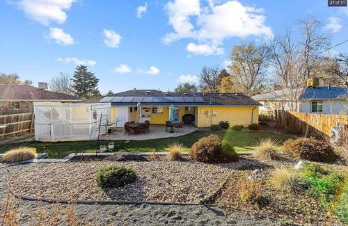 Scenic Heights Casa | Sunny Beach House of Olde Town Arvada