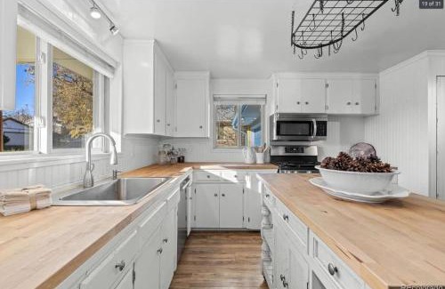 Scenic Heights Casa | Sunny Beach House of Olde Town Arvada
