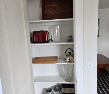 University Park Apartamento | Sunny Beautiful Apt, 2nd Level, 2Bedroom, 2Bath, Kitchen, Dining
