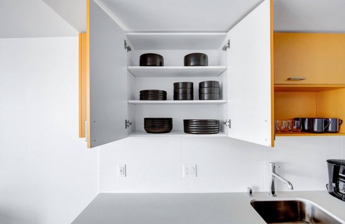 Wilburton Apartamento | Sunny Bellevue 1BR w/ BBQ, Gym, W/D, near Spring District, by Blueground