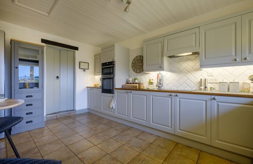 Lindale Cabaña | SUNNY BRAE, family friendly, character holiday cottage in Lindale