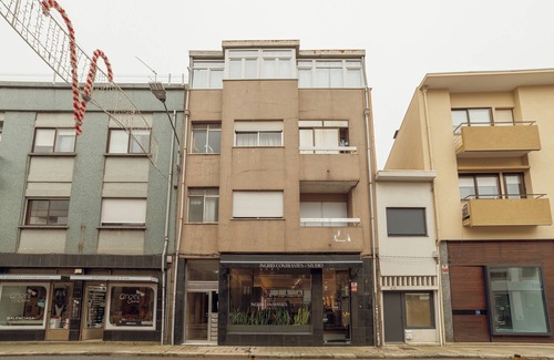 Paranhos Apartamento | Sunny & Bright Duplex by Vacationy