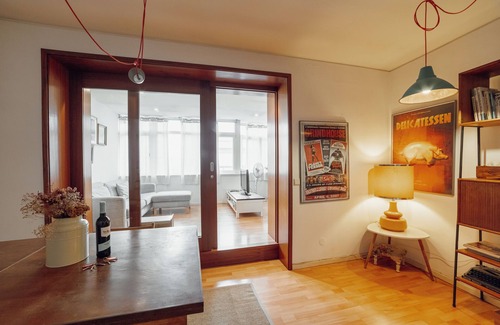 Paranhos Apartamento | Sunny & Bright Duplex by Vacationy