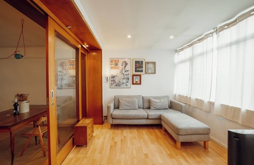 Paranhos Apartamento | Sunny & Bright Duplex by Vacationy