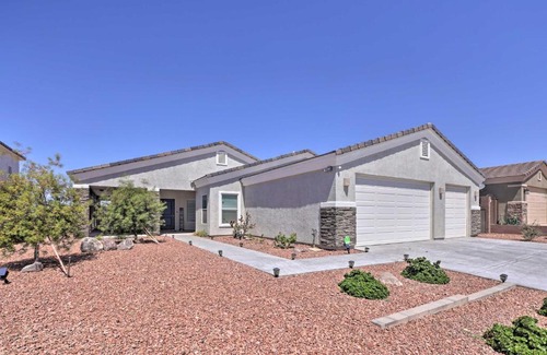 Bullhead City Casa | Sunny Bullhead City Home with Patio and Mtn View!