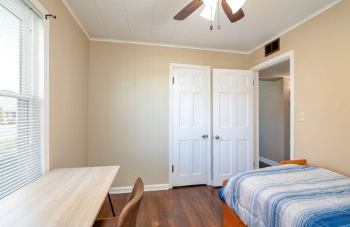 Kokomo Casa | Sunny bungalow with great space