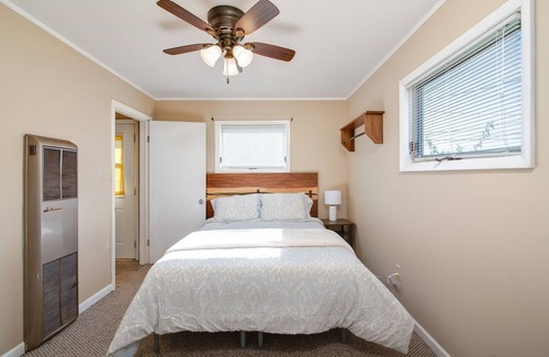 Kokomo Casa | Sunny bungalow with great space