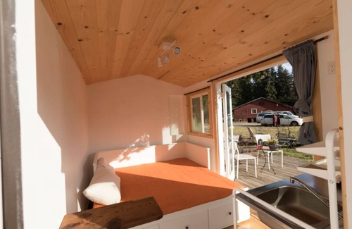 Santa Cruz Casa | Sunny bungalow with deck