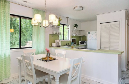 Hendersonville Casa | Sunny Cabin cerca del centro, sin tarifa de limpieza