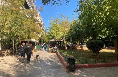 Kypseli Apartamento | Sunny calm apartment in pedestrian street