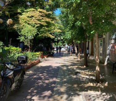 Kypseli Apartamento | Sunny calm apartment in pedestrian street