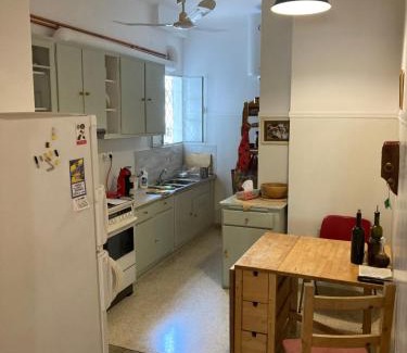 Kypseli Apartamento | Sunny calm apartment in pedestrian street