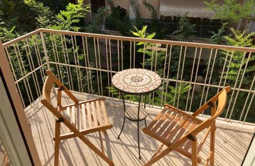 Kypseli Apartamento | Sunny calm apartment in pedestrian street