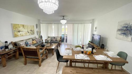 Playa Bibijagua Apartamento | Sunny Caribbean Apartment with Pool