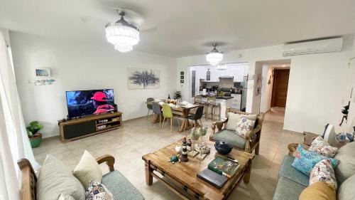 Playa Bibijagua Apartamento | Sunny Caribbean Apartment with Pool