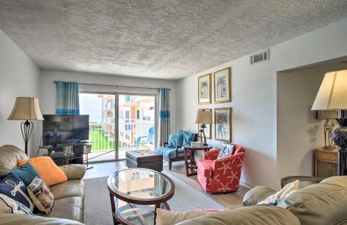 Cocoa Beach Apartamento | Sunny Cocoa Beach Condo with Balcony and Pool Access