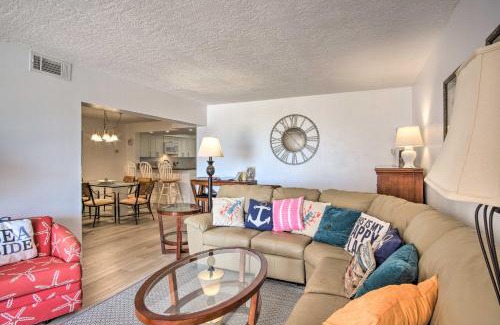 Cocoa Beach Apartamento | Sunny Cocoa Beach Condo with Balcony and Pool Access