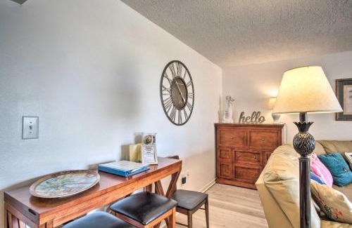 Cocoa Beach Apartamento | Sunny Cocoa Beach Condo with Balcony and Pool Access