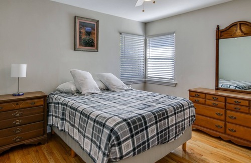 Columbia Cabaña | Sunny Columbia Home ~ 3 Mi to Usc!